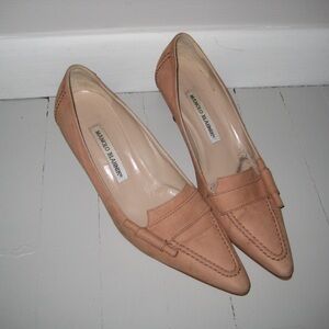 Manolo Blahnik Tan Leather Kitten Heel